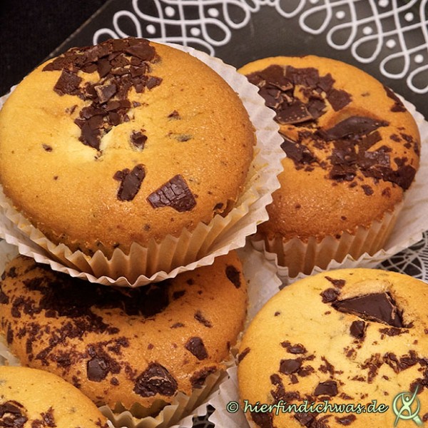 Muffin mit Schokoladensplittern, heller Teig und Schoko,