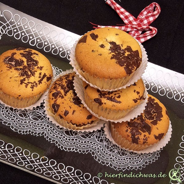 Muffin mit Schokoladensplittern, heller Teig und Schoko,