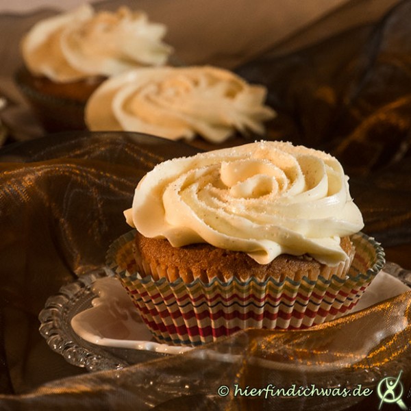 Honig-Zimt-Cupcakes mit Mascarpone-Topping bzw. Frosting