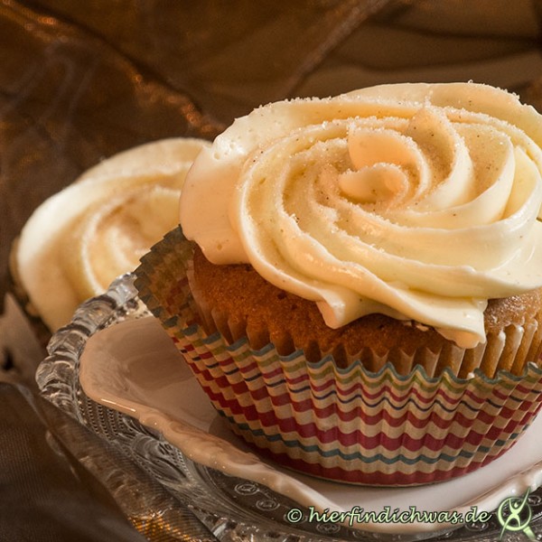 Honig-Zimt-Cupcakes mit Mascarpone-Topping bzw. Frosting