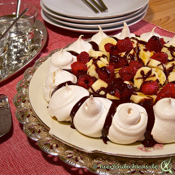 Pavlova Rezept Mit Leckeren Bananenstuecken Und Schoko